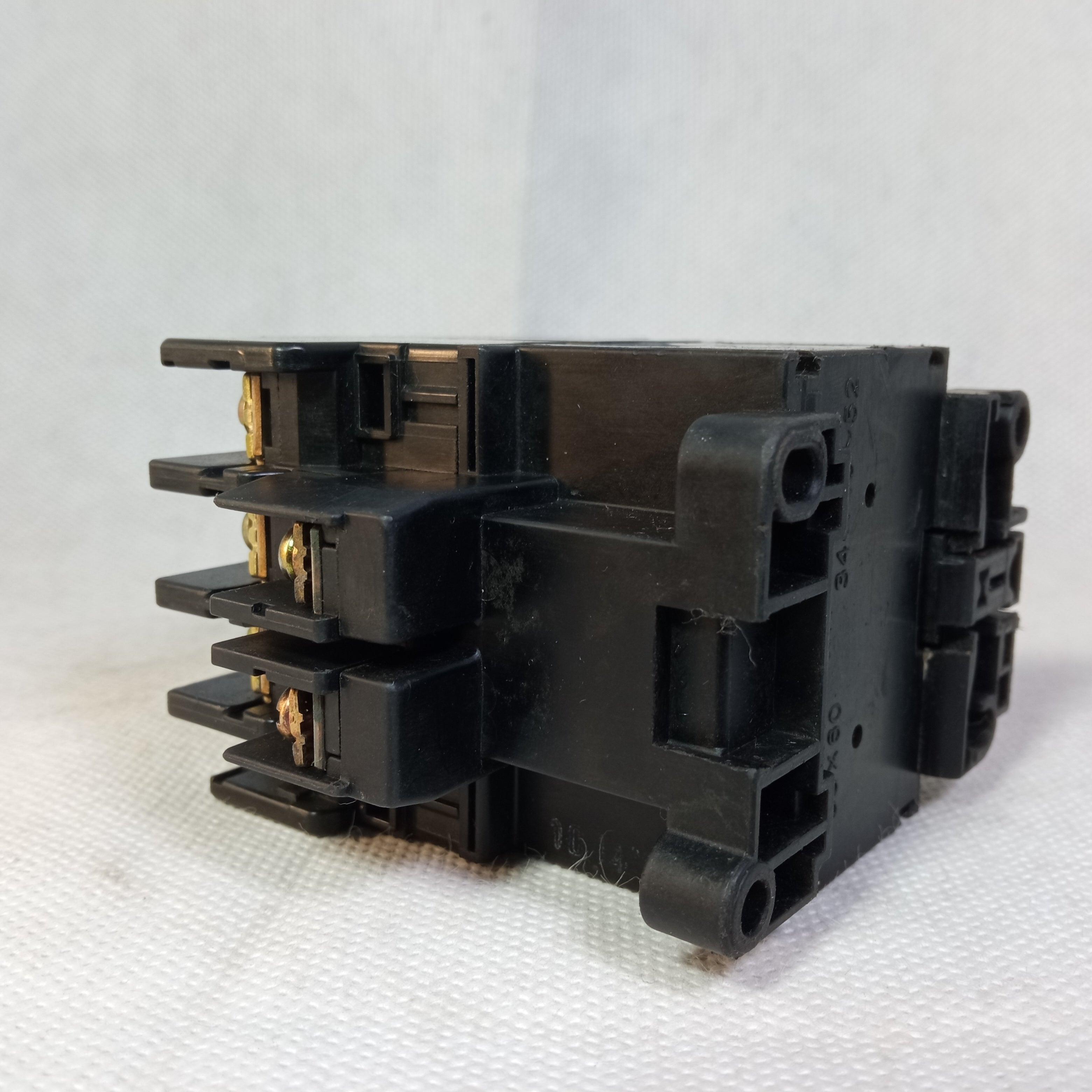 Fuji SC-4-0 Magnetic Contractors Lot in Pakistan thumbnail 5