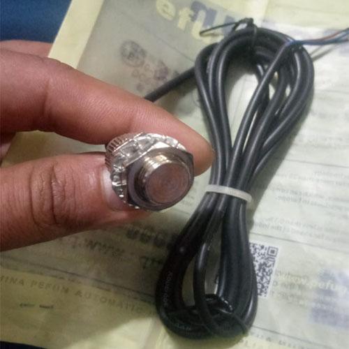 Hall Sensor ,  magnet sensor,12mm Diameter (Lot) - PNP