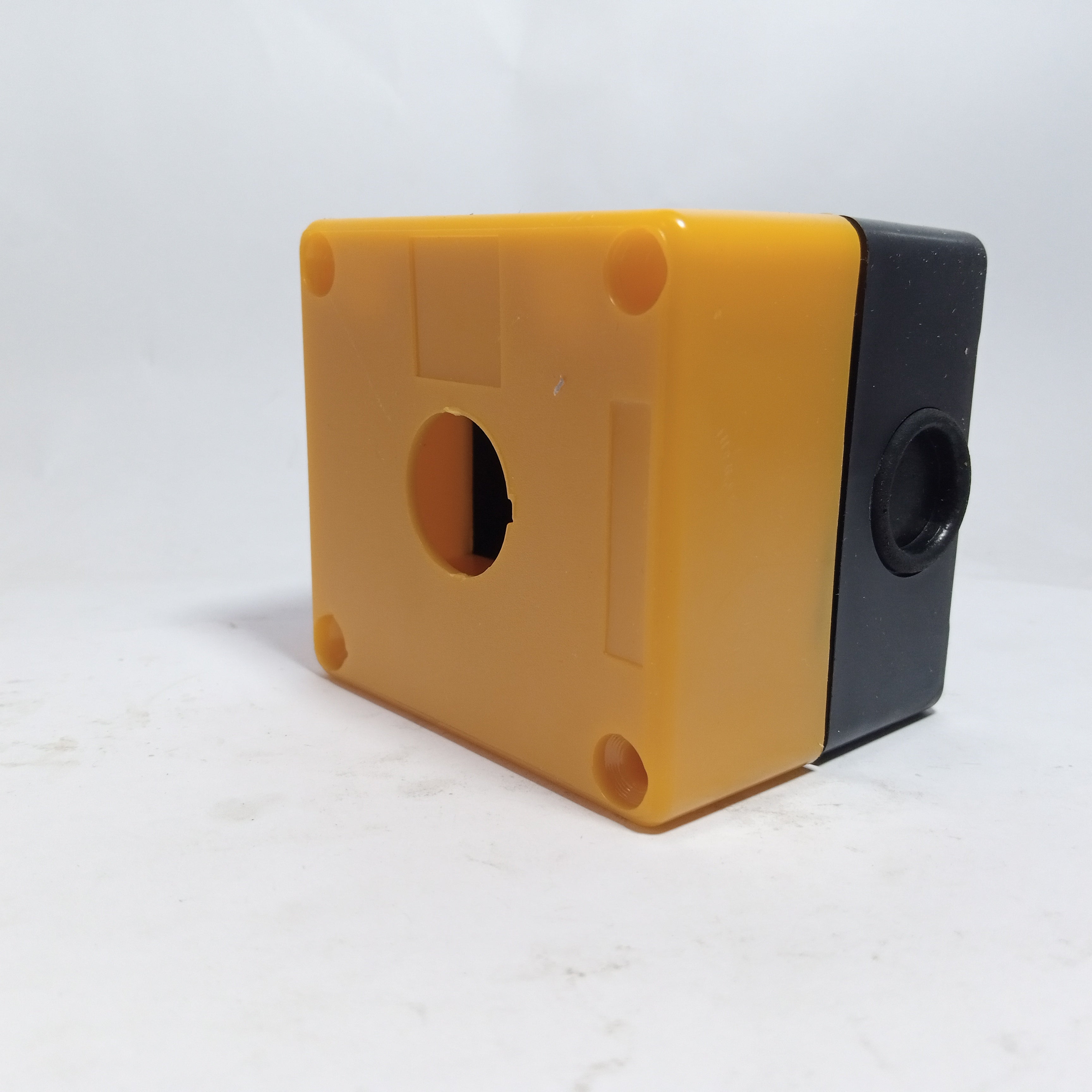 Switch Hole Box for 22mm Push Button Plastic in Pakistan - 4 Hole thumbnail 6