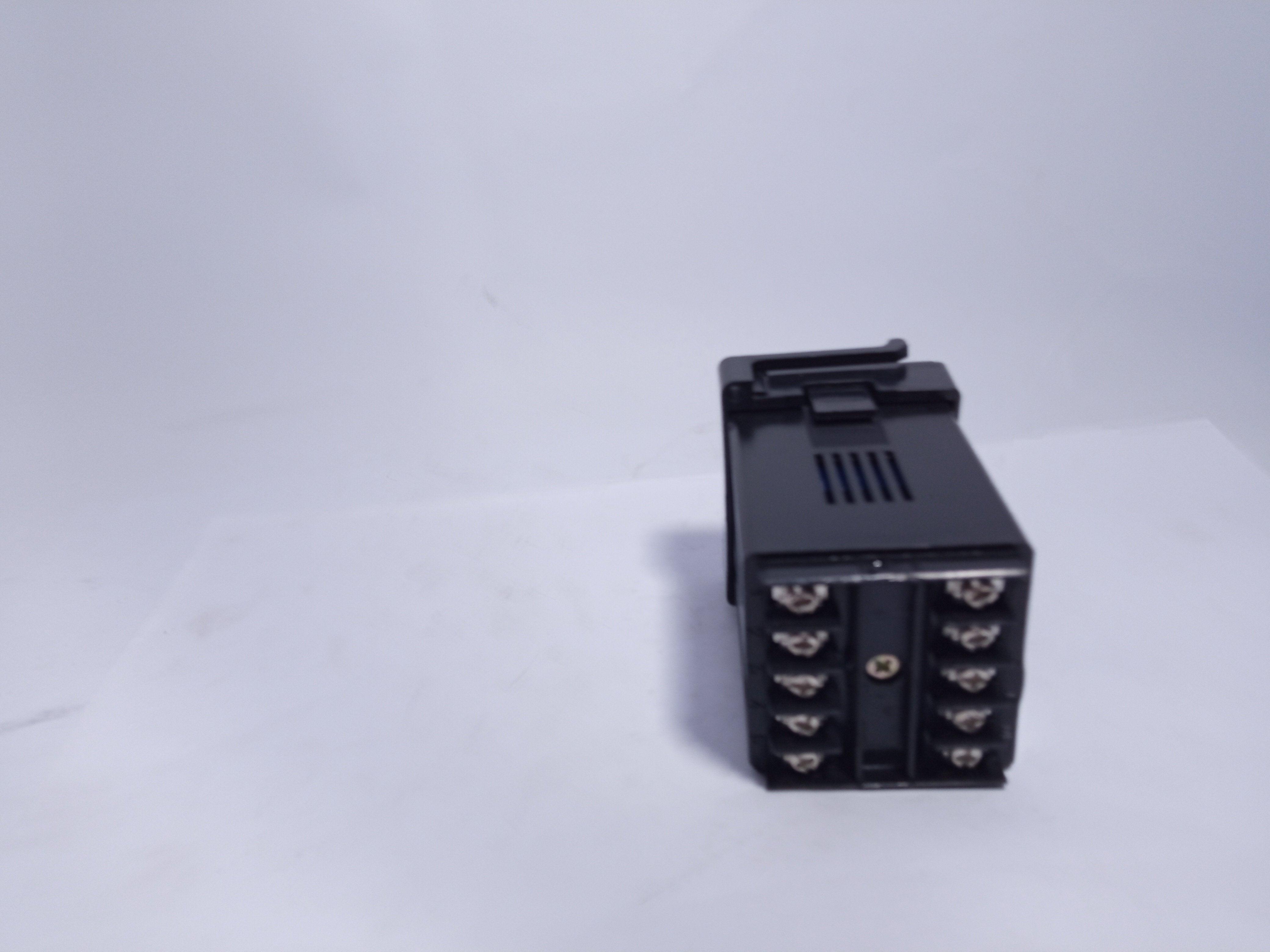 CH102 Digital Display PID Intelligent Temperature Controller in Pakistan thumbnail 4