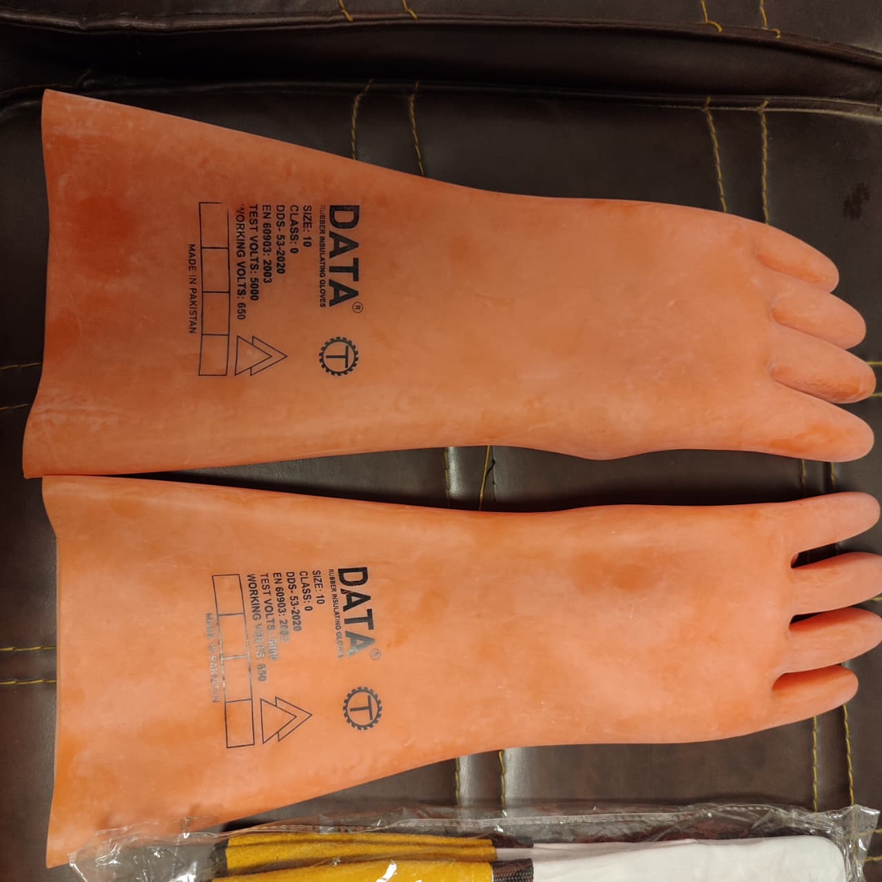 10 Inches Electric Insulating Rubber Gloves in Pakistan thumbnail 3