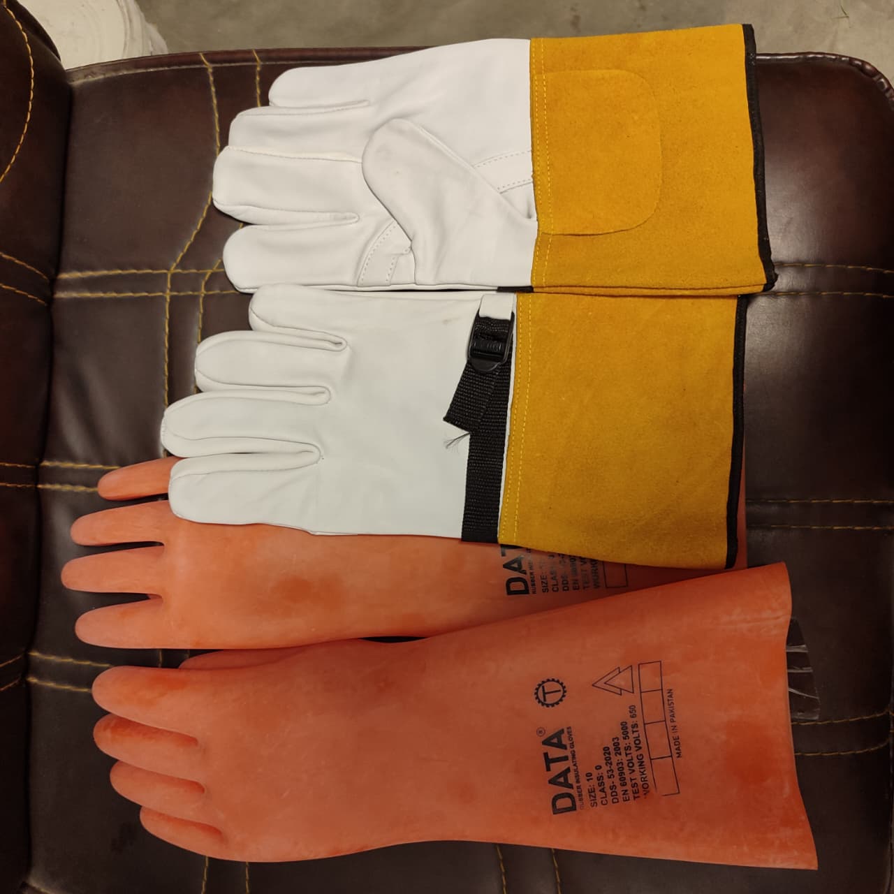 10 Inches Electric Insulating Rubber Gloves in Pakistan thumbnail 5