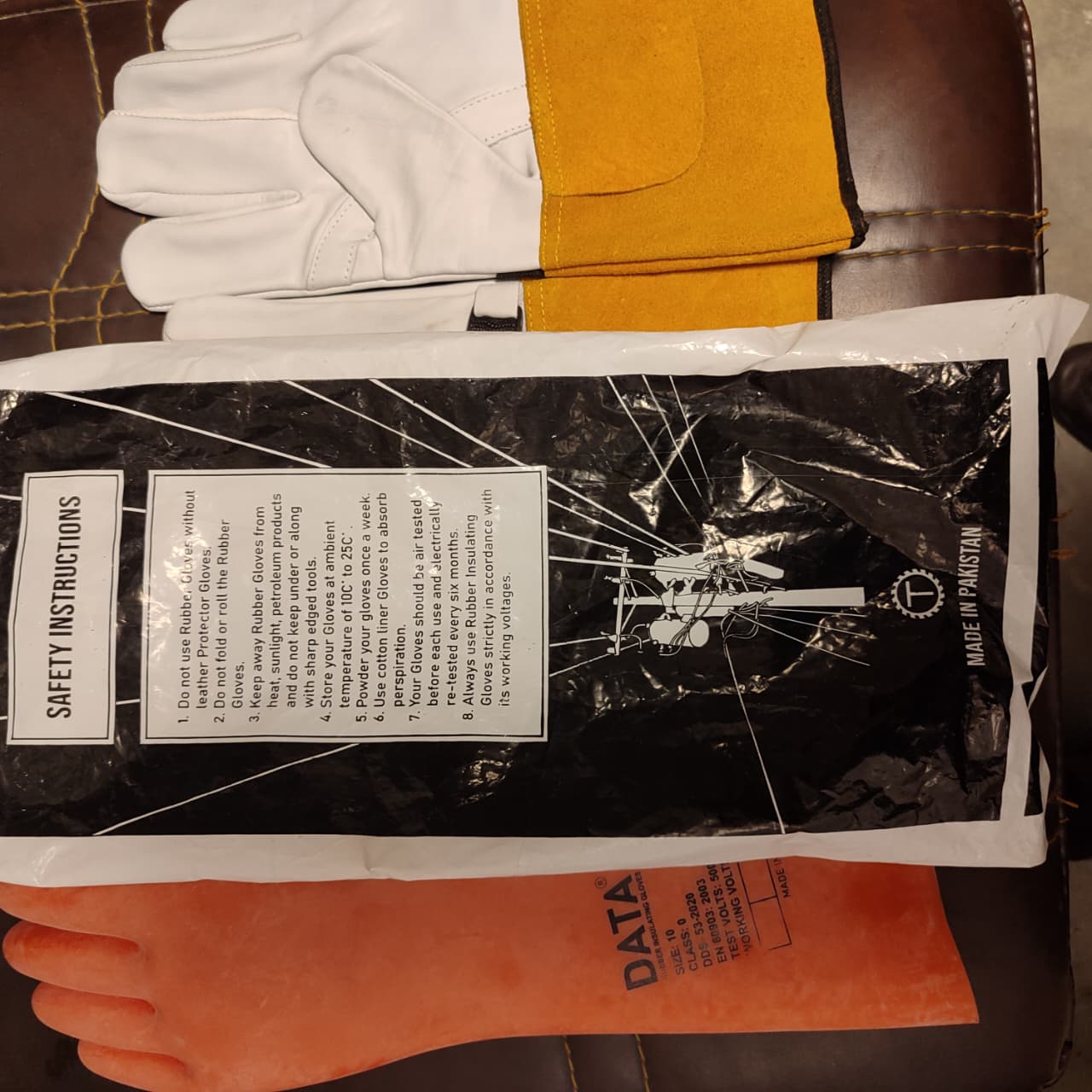 10 Inches Electric Insulating Rubber Gloves in Pakistan thumbnail 6
