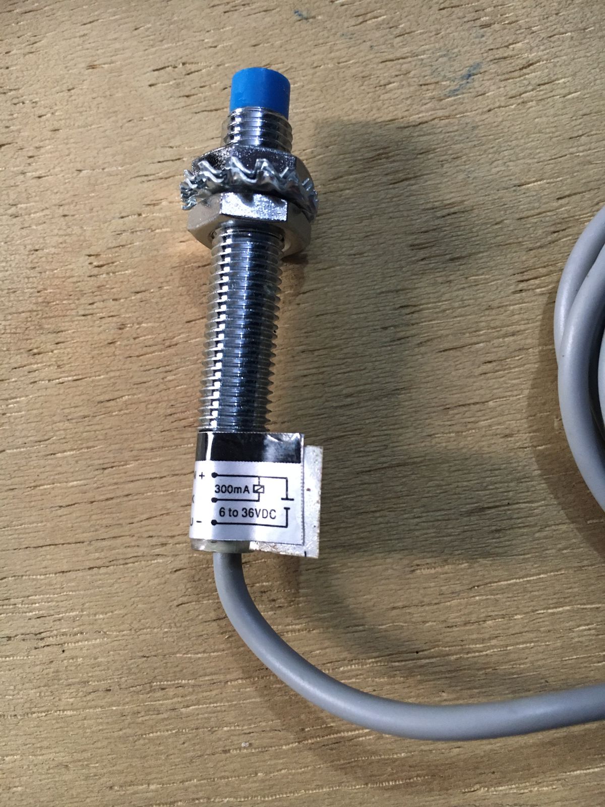 Omron Inductive Proximity Sensor Switch E2E-X5ME1 in Pakistan - 8mm thumbnail 2
