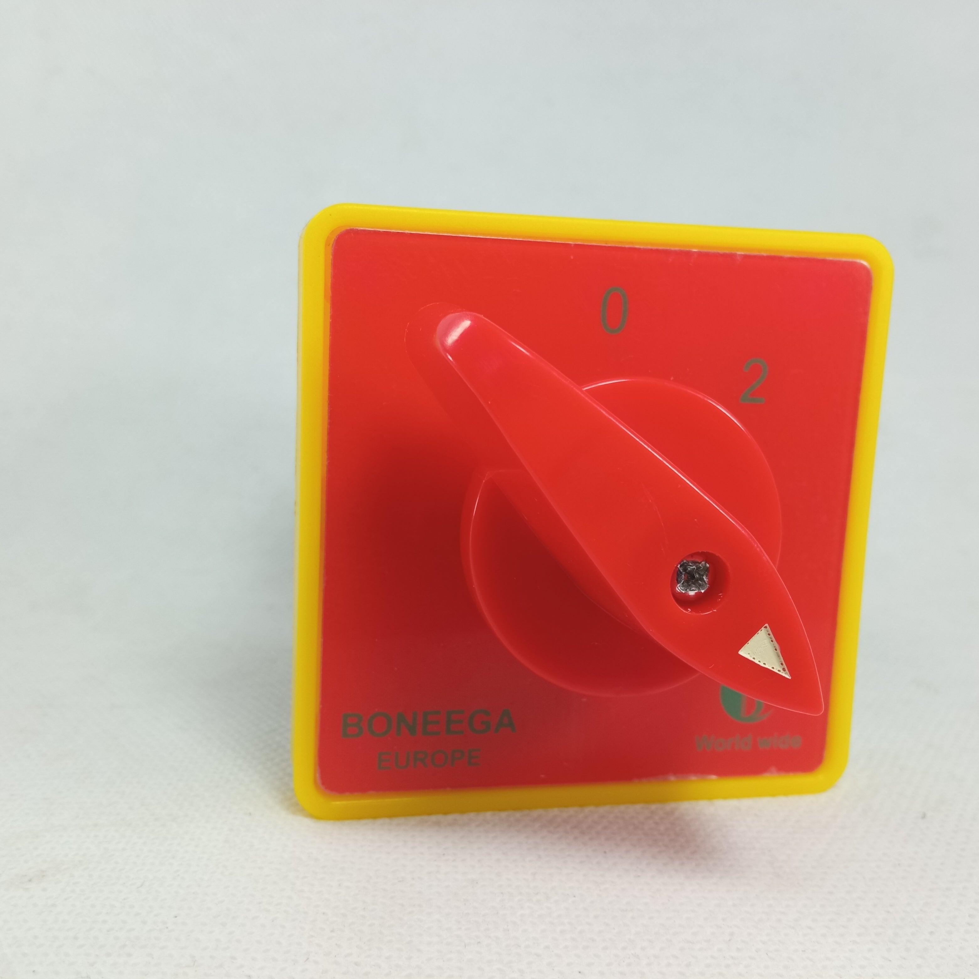 Boneega Rotary Changeover Switch 2 3 4 Pole 1-0-2 in Pakistan - 40A / 3 Pole thumbnail 6