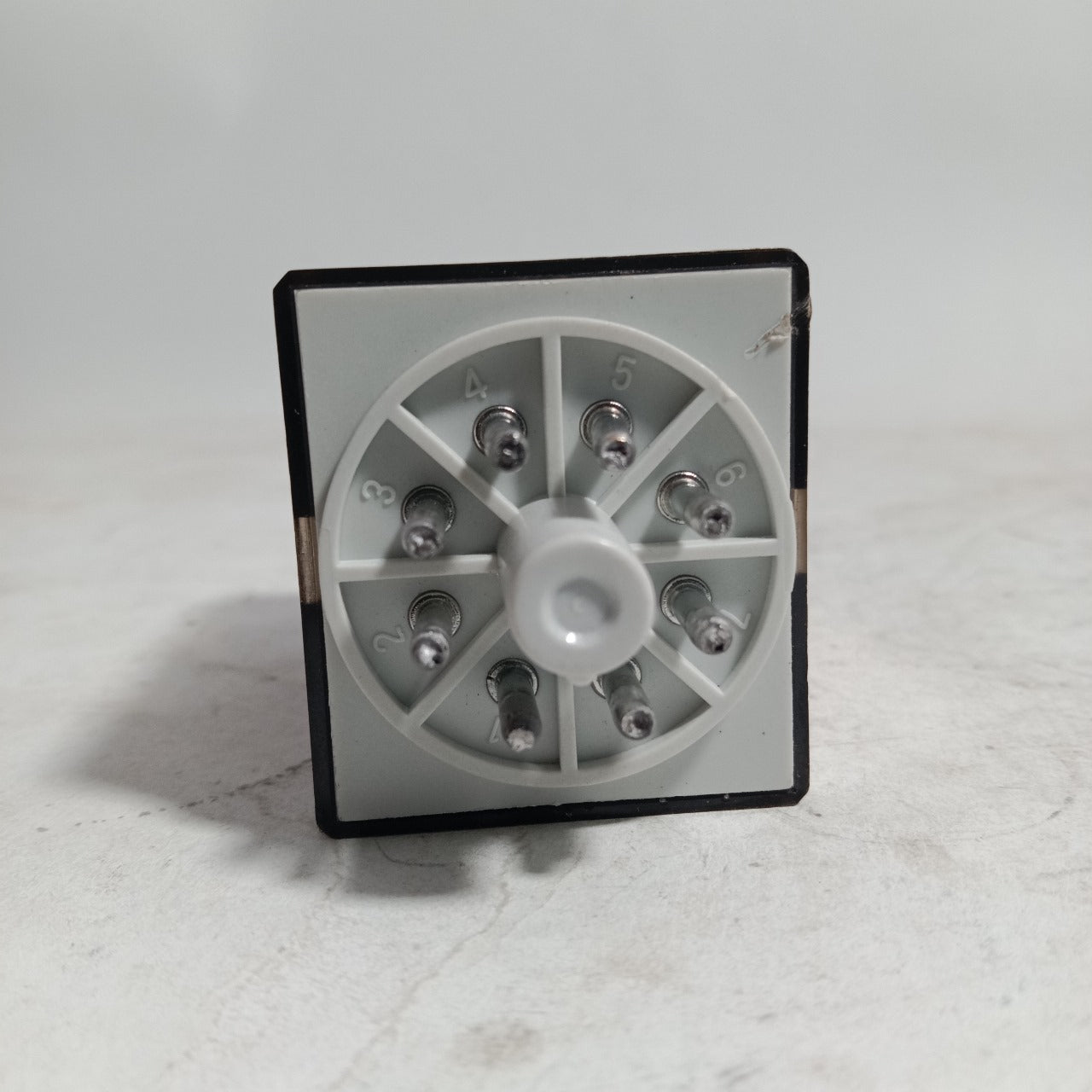Finder 8 Pin Relay  60.12 in Pakistan - 24VDC thumbnail 3
